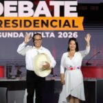 la-candidata-derechista-keiko-fujimori-derecha-y-el-candidato-izquierdista-roberto-sanchez-saludan-d_1