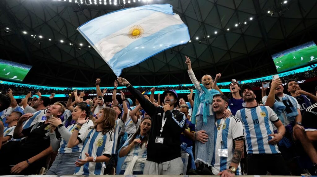 la-hinchada-argentina-esta-nominada-en-los-premios-the-best-foto-ap-4N3GZPU4IZBHHFQ7ULJOSL6LGQ