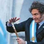javier-milei-baston-presidencial