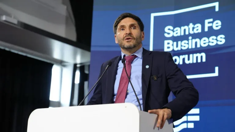 maximiliano-pullaro-santa-fe-business-forum-2025