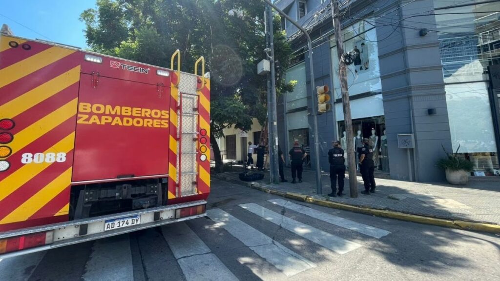 persona-electrocutada-general-lopez-urquiza-francia-bomberos-policia-1